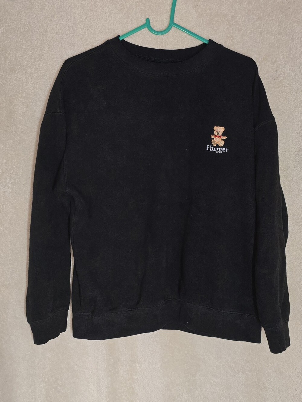 Forever 21 Pullover Sweatshirt Small Teddy Bear Embroidered Chest Emblem "Hugger